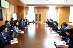 Rencontre entre le vice-Premier ministre Lê Thành Long et la ministre de l'Éducation, de la Culture, des Sports, des Sciences et des Technologies (MEXT), Abe Toshiko. Photo: VNA