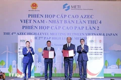 Échange d'un mémorandum d'accord entre la Banque d'investissement et de développement du Vietnam (BIDV) et la Banque japonaise pour la coopération internationale (JBIC), concernant la coopération pour soutenir la transition énergétique vietnamienne. Photo: VNA