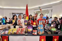 Le stand du Vietnam attire de nombreux visiteurs. Photo: VNA