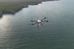 Un vol direct a été effectué avec succès, transportant un colis réel de Can Gio à Vung Tau. Photo: CT UAV