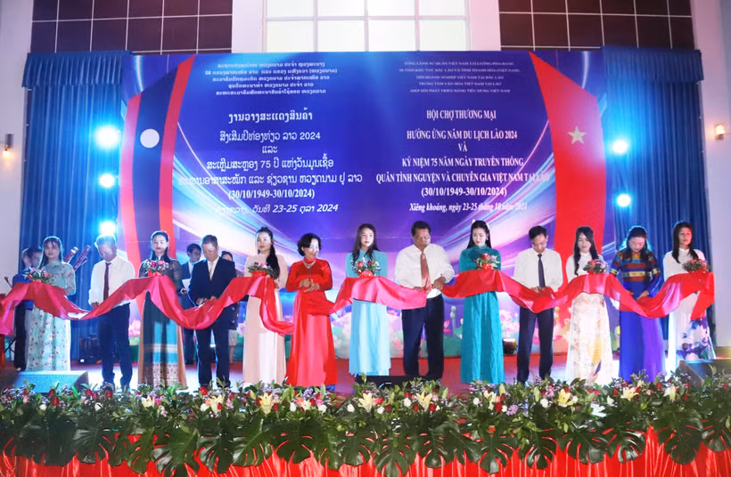 Ouverture de la foire commerciale Vietnam-Laos. Photo: VNA