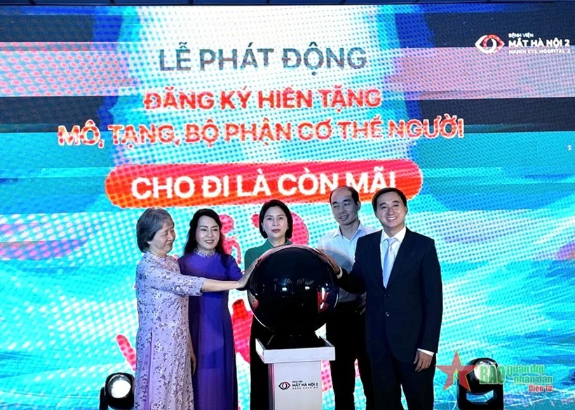 Cérémonie de lancement de la banque de tissus et de la section de don d'organes, de tissus, de cornées et d'organes humains à l'hôpital ophtalmologique 2. Photo : www.qdnd.vn