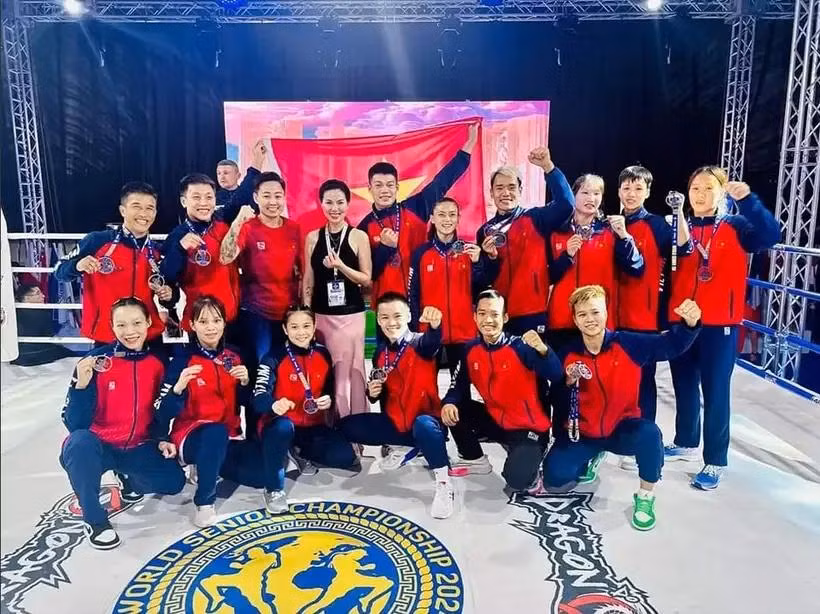 L'équipe vietnamienne remporte deux médailles d'or aux Championnats du monde de muay thaï 2024. Photo: nguoilaodong