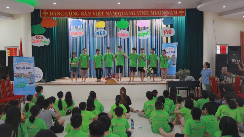 Grâce au camp d’été Ecocamp 2024, ces enfants sourds ont eu l’occasion de faire des choses qu'ils n'ont peut-être jamais faites auparavant. Photo : CVN