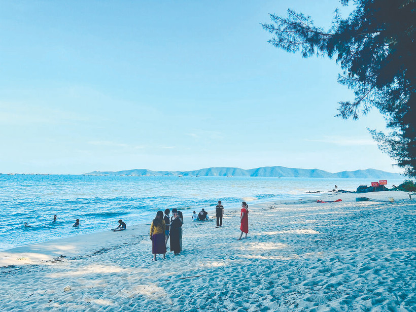 Plage de Da Den à Binh Ngoc. Photo : CVN