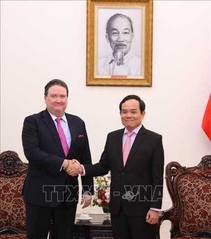 Le vice-Premier ministre Tran Luu Quang (droite) a reçu le 18 juin à Hanoï l'ambassadeur américain au Vietnam Marc Evans Knapper. Photo : VNA