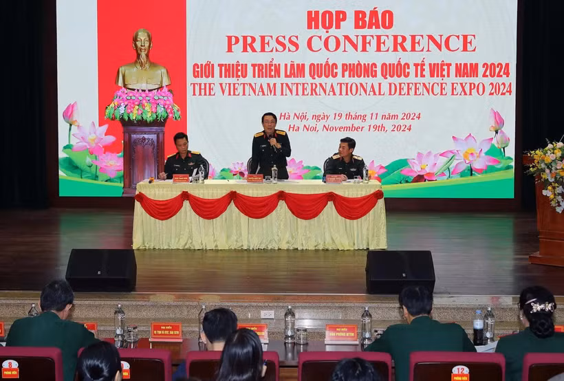 Lors de la conférence de presse organisée dans la matinée du 19 novembre par le ministère de la Défense, à Hanoï.. Photo : Journal Tin Tuc/VNA