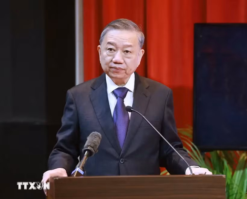 Le SG du Parti To Lam prononce un discours marquant à l’Université de Malaisie. Photo : VNA