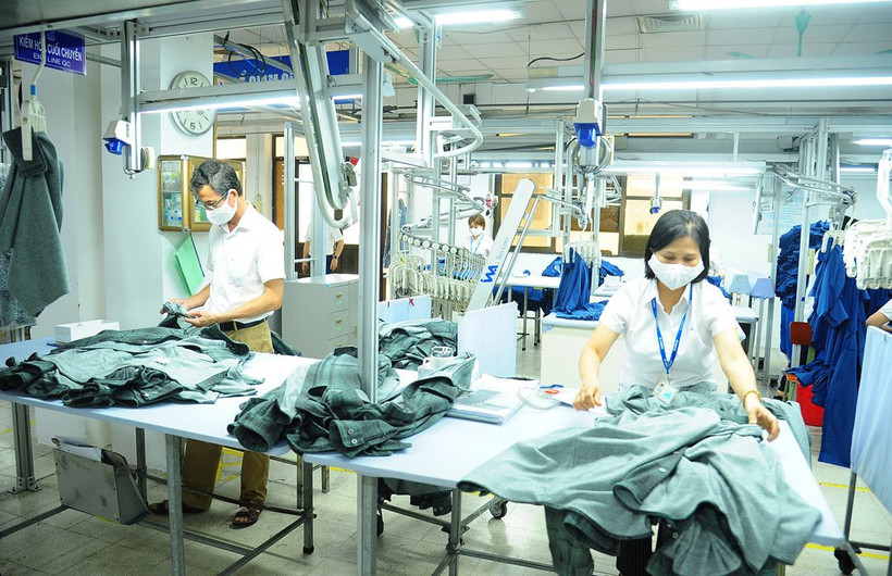 Le Vietnam affiche un excédent commercial en cinq mois