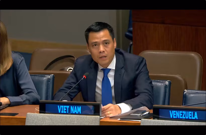 L'ambassadeur Dang Hoang Giang, représentant permanent du Vietnam auprès des Nations Unies (ONU), s'exprime lors d'un débat général de la Commission du désarmement et de la sécurité internationale de l'Assemblée générale des Nations Unies. Photo: VNA