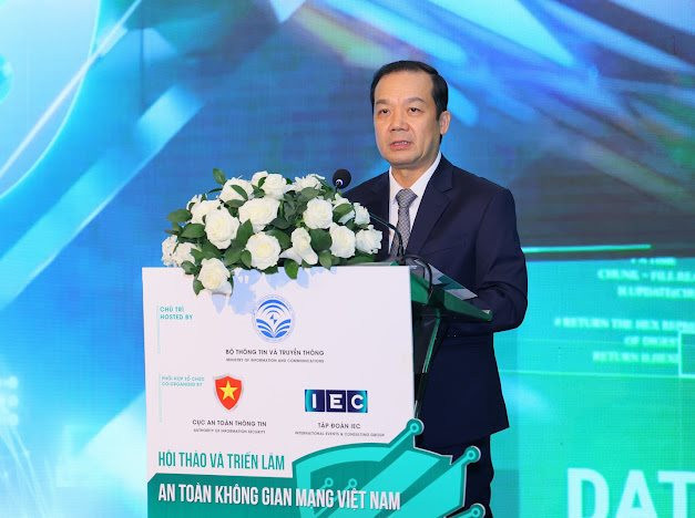 Le vice-ministre de l'Information et des Communications, Pham Duc Long au sommet. Photo : VNA
