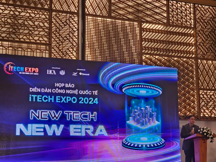 Lors du premier forum technologique international iTech Expo au Vietnam, à Hô Chi Minh-Ville. Photo :CVN/VNA