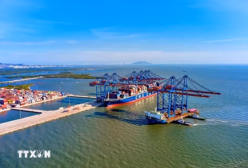 Les activités d'import-export au port en eau profonde de Gemalink. Photo : VNA