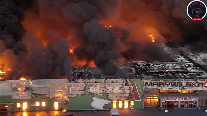 Presque tous les biens du Centre commercial ont été détruits. Photo : VNA