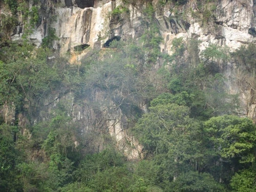 La caverne Con Moong a été découverte en 1974 et fouillée pour la première fois en 1976.Con Moong signifie "animal" dans la langue de l’ethnie Muong. Photo: yendinh.thanhhoa.gov.vn/