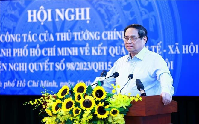 Le Premier ministre Pham Minh Chinh a présidé la réunion sur la situation de développement socio-économique de Ho Chi Moinh-Ville et la mise en œuvre de la Résolution No 98 sur le pilotage de mécanismes et politiques spécifiques pour le développement de la ville. Photo : VNA