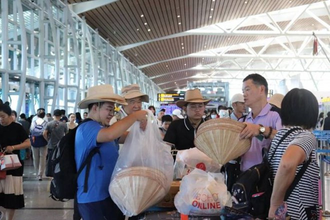 Le nombre de visiteurs internationaux à Da Nang au premier semestre connaît une croissance remarquable, dépassant même les chiffres de 2019 à la même période. Photo: VNA