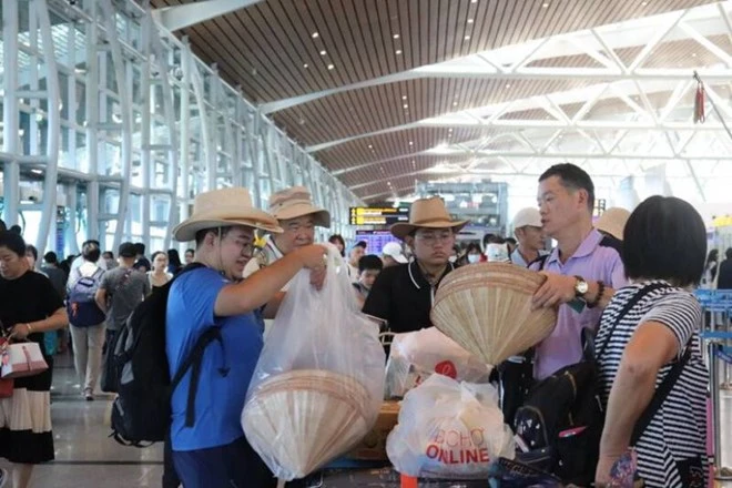 Le nombre de visiteurs internationaux à Da Nang au premier semestre connaît une croissance remarquable, dépassant même les chiffres de 2019 à la même période. Photo: VNA