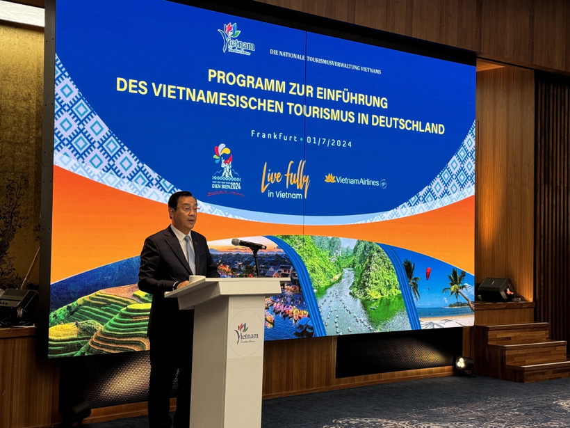 Le directeur de l'Autorité nationale du tourisme du Vietnam, Nguyen Trung Khanh, s'exprime au programme. Photo: VNA