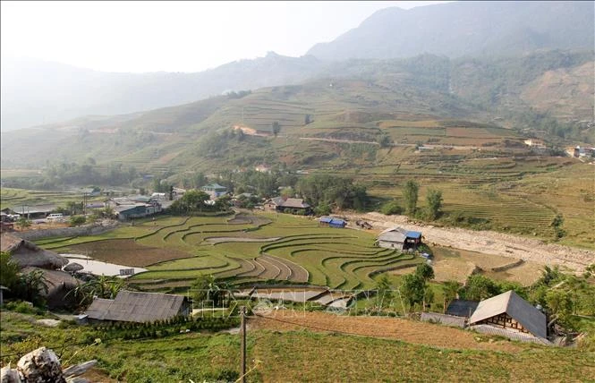 La commune de Ta Van, dans le chef-lieu de Sa Pa, est connue comme un village touristique communautaire qui attire de nombreux visiteurs, surtout étrangers. Photo: VNA