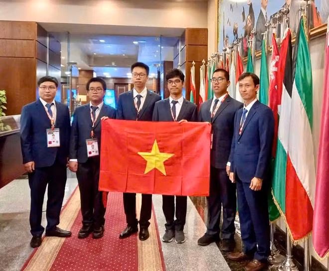 L'équipe nationale vietnamienne de l'OII se classe dans le groupe des 4 pays et territoires ayant les résultats les plus élevés selon le classement des médailles. Photo : VietnamPlus