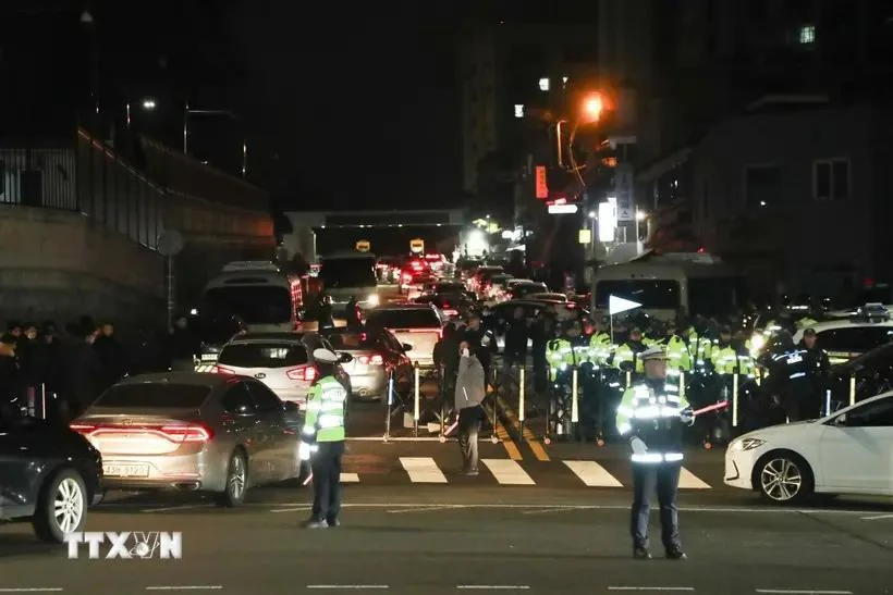 Des policiers devant le palais présidentiel à Séoul. Photo : Yonhap.jpg 