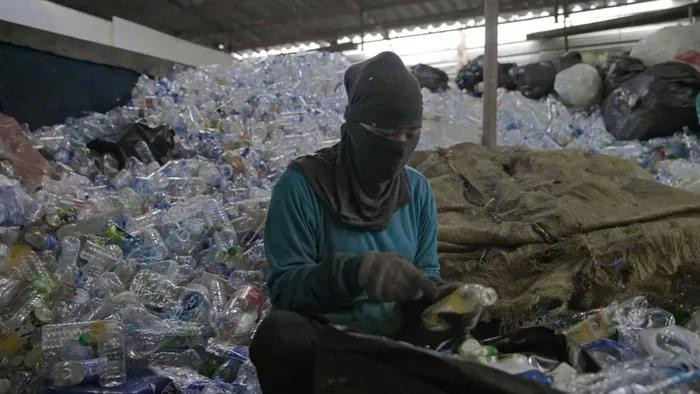 Le recyclage de déchets en Thaïlande. Photo : Bloomberg