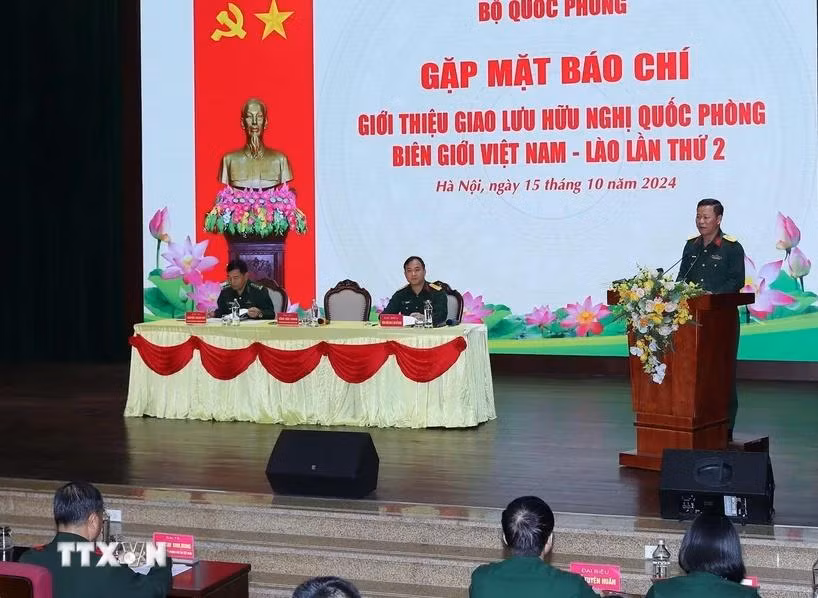 Conférence de presse pour présenter le deuxième échange d'amitié de la défense frontalière Vietnam-Laos. Photo: VNA