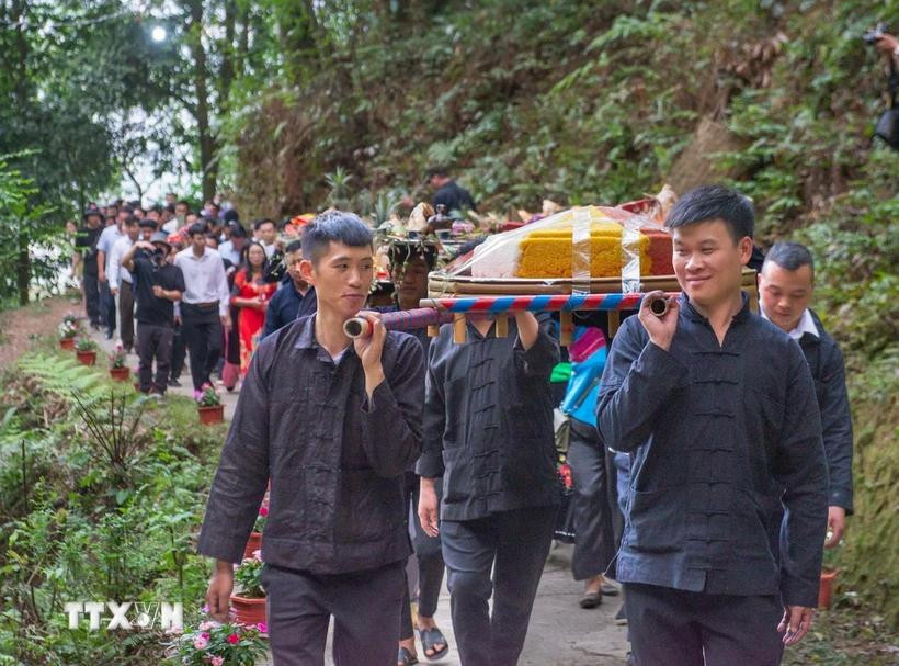 Un rituel dans le cadre du Festival du marché de Phong Luu Khâu Vai. Photo: VNA