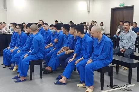 Ouverture du procès des accusés d'un réseau transnational de blanchiment d’argent. Photo: VietnamPlus