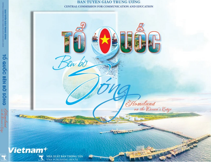 La couverture du livre photos : Tô quôc bên bo song (La Patrie au bord des vagues).
