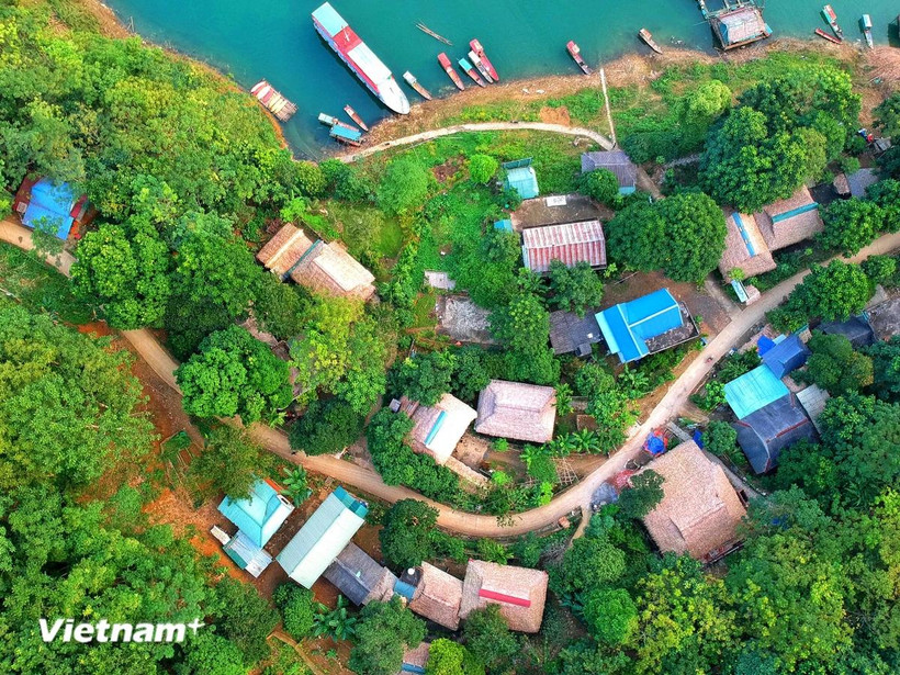 Un village touristique communautaire de l'ethnie Muong à Hoa Binh. Photo : VietnamPlus 