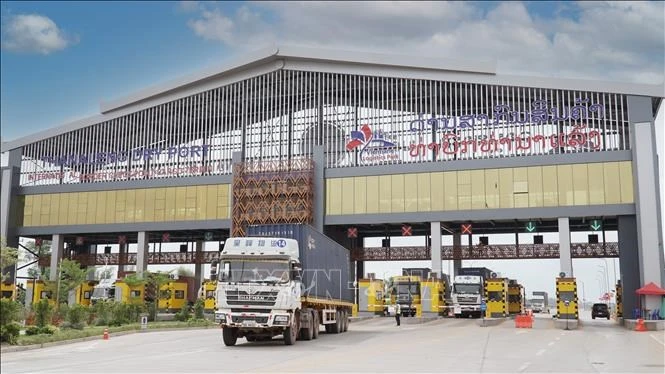 Le port Thanaleng à Vientiane au Laos. Photo : VNA