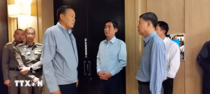 Le Premier ministre thaïlandais Srettha Thavisin et l'ambassadeur vietnamien Pham Hung Viet (4e à gauche) sont sur place. Photo : VNA