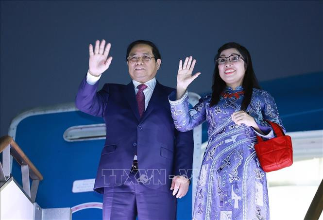 Le Premier ministre Pham Minh Chinh et son épouse quittent Séoul, terminant avec succès leur visite officielle en République de Corée. Photo : VNA