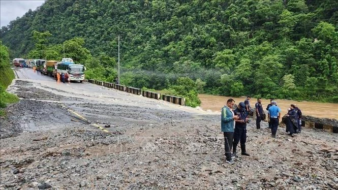 Un glissement de terrain s'est produit dans le district de Chitwan, au Népal, le 12 juillet. (Photo : Xinhua/VNA)