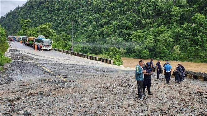 Un glissement de terrain s'est produit dans le district de Chitwan, au Népal, le 12 juillet. (Photo : Xinhua/VNA)