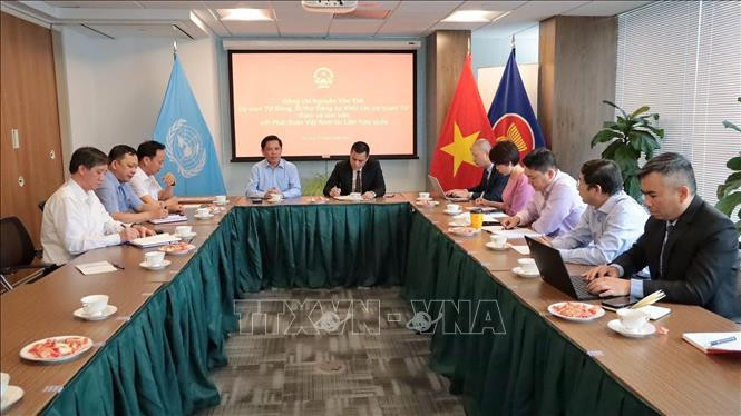 Une délégation du Comité du Parti du bloc des organes centraux conduite par son secrétaire Nguyên Van Thê a eu des séances de travail avec le Parti communiste américain, la Mission permanente du Vietnam auprès des Nations Unies (ONU) et d'autres agences représentatives à New York du 27 au 29 juin, dans le cadre de la visite de travail de la délégation aux États-Unis. Photo : VNA