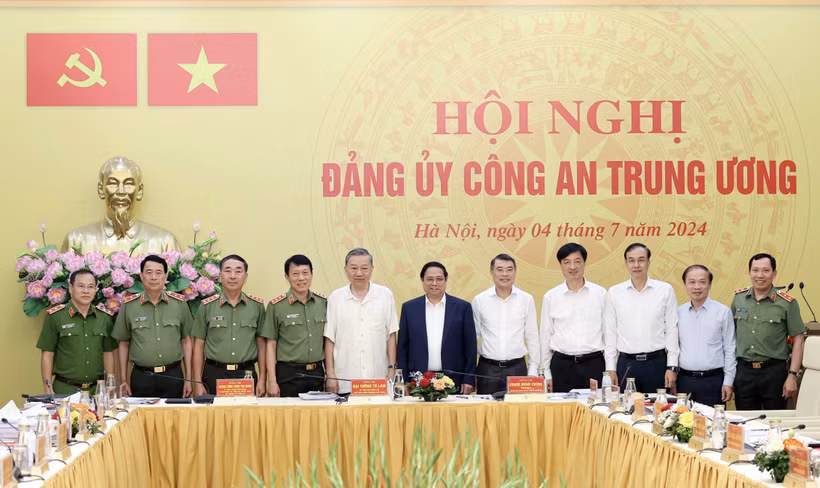 Le président To Lam, le Premier ministre Pham Minh Chinh et d'autres délégués lors de la conférence. Photo: VNA