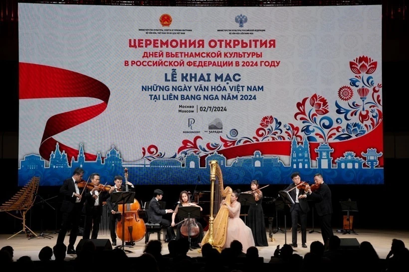 Un numéro artistique de l'Académie nationale de musique du Vietnam. Photo: VNA