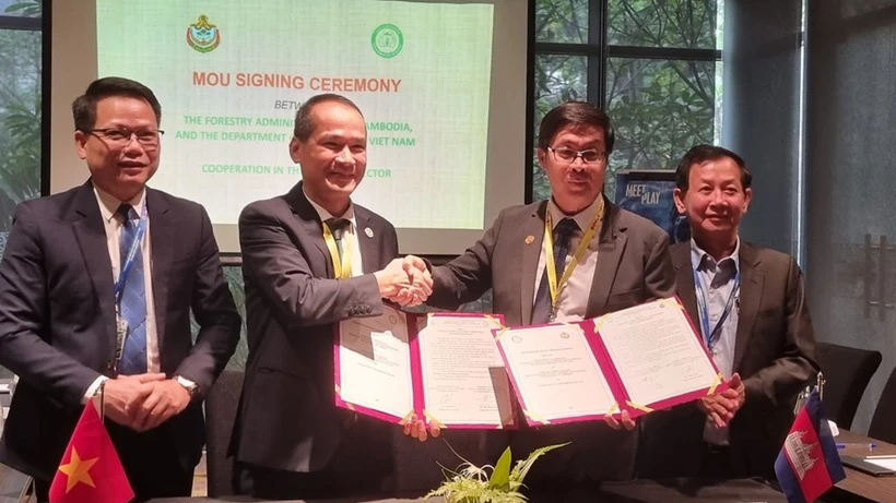 Le Vietnam et le Cambodge signent un protocole d'accord sur la coopération bilatérale dans le secteur forestier pour la période 2024-2029. Photo: Département des forêts