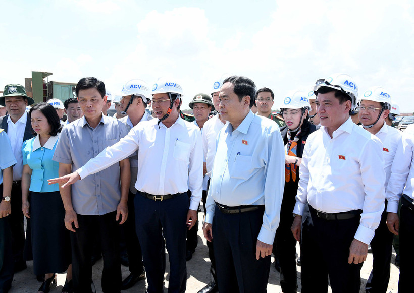 Le président de l'Assemblée nationale Tran Thanh Man (2e, droite) inspecte la construction de l'aéroport international de Long Thanh. Photo: daibieunhandan.vn