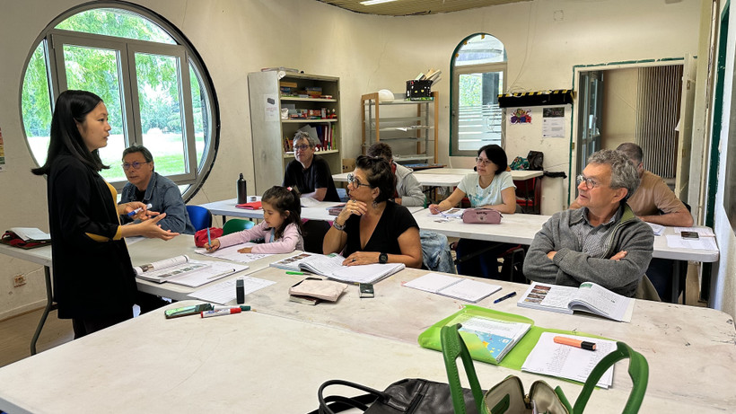 Un cours de vietnamien au Centre communautaire Grand Parc. Photo : VNA