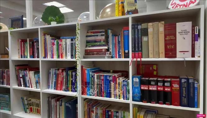 La bibliothèque dédiée aux jeunes vietnamiens en Russie au siège du Bureau commercial du Vietnam dans ce pays. Photo: VNA