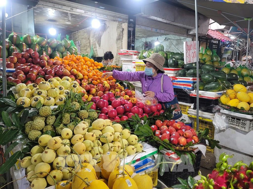 Au cours des cinq premiers mois de 2024, les prix du marché intérieur étaient fondamentalement stables. Photo : VNA