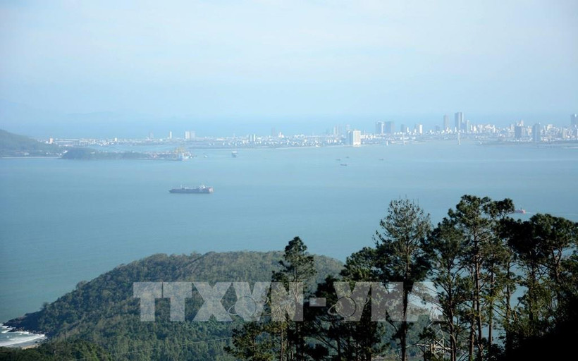 Le groupe indien Adani envisage d'investir 2 milliards de dollars au port maritime de Lien Chieu, à Da Nang. Photo : VNA