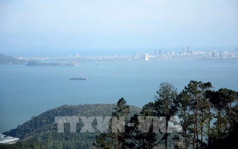 Le groupe indien Adani envisage d'investir 2 milliards de dollars au port maritime de Lien Chieu, à Da Nang. Photo : VNA
