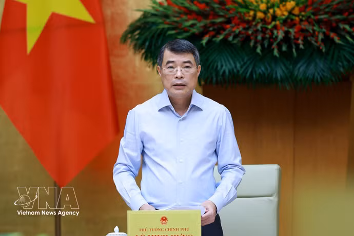 Le Premier ministre Le Minh Hung préside la réunion thématique du gouvernement consacrée à l’élaboration des lois pour le mois d’août 2026. Photo : VNA