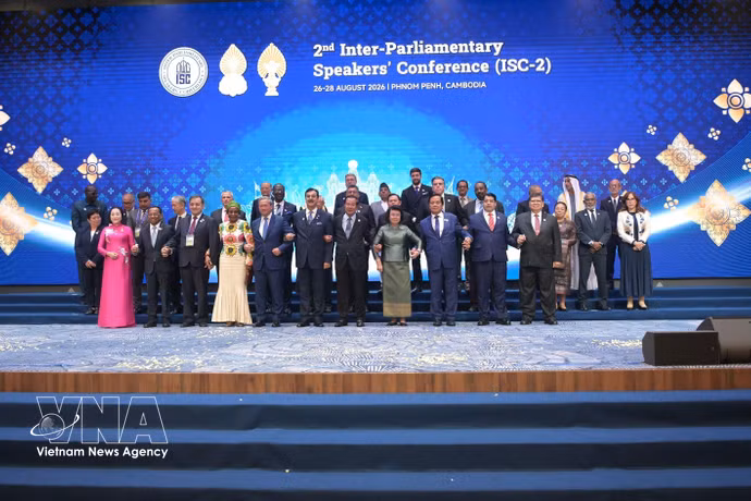a vice-présidente de l’Assemblée nationale Nguyen Thi Thanh et les délégués à la 2e Conférence interparlementaire au niveau des présidents des parlements (ISC-2). Photo : VNA