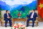 Le Premier ministre Pham Minh Chinh (droite) et Khamphan Phommathat, président de la Commission de contrôle du CC du PPRL, chef du Comité central de prévention et de lutte contre la corruption, inspecteur général de l’État du Laos. Photo: VNA